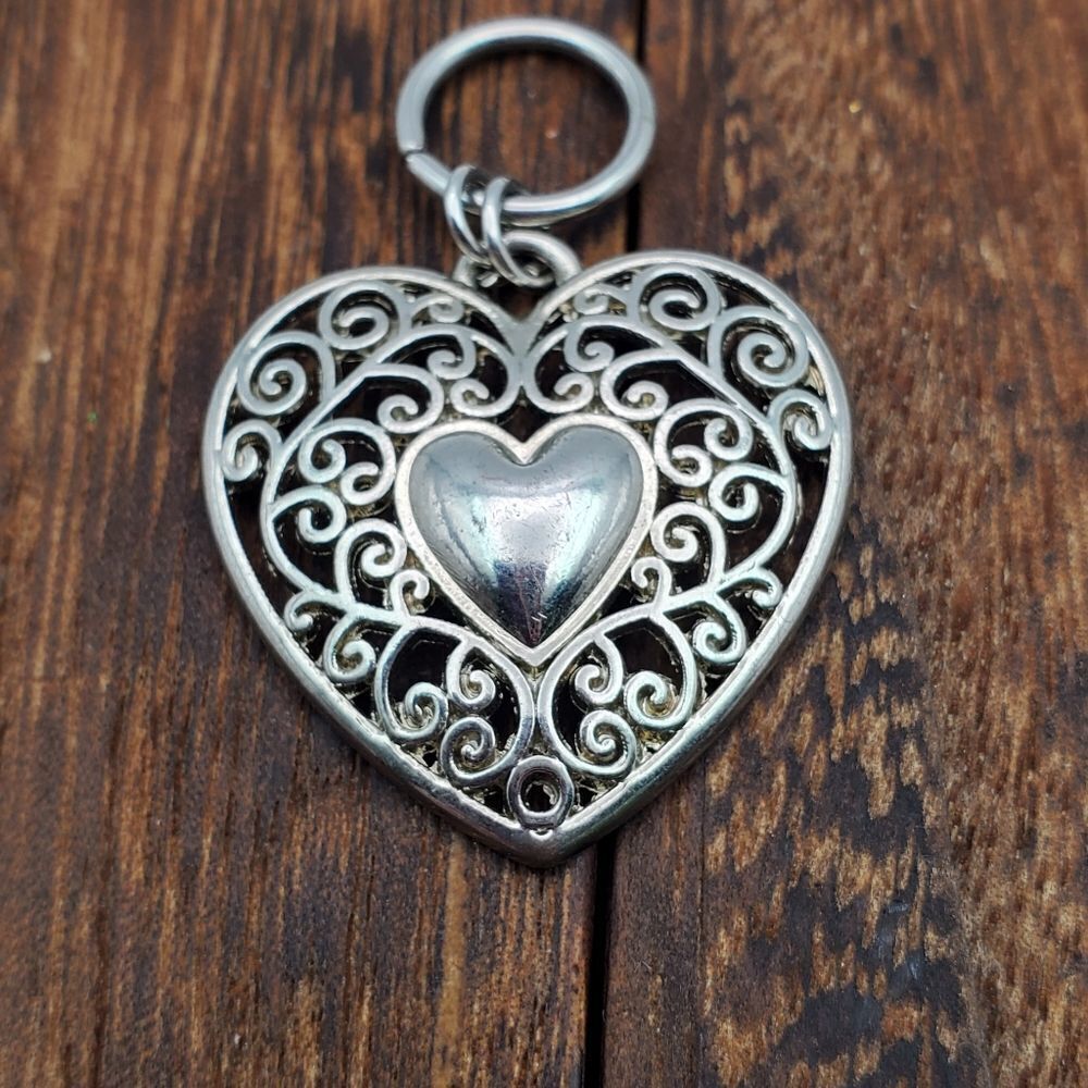 Victorian Carved lace‎ heart necklace pendant ❤️